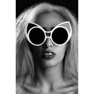 Linda Farrow ‘Cat Eye Mask’ Sunglasses